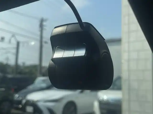 メルセデス・ベンツ Ａ１８０ AMG スタイル 宮崎県 2017(平29)年 6万km 白 純正HDDナビゲーション/　AM FM CD　DVD BT　/バックカメラ/衝突軽減ブレーキ/純正18インチアルミ/LEDヘッドライト/パドルシフト/クルーズコントロール/ハーフレザーシート/ウィンカーミラー/電動格納ミラー/スマートキー/プッシュスタート