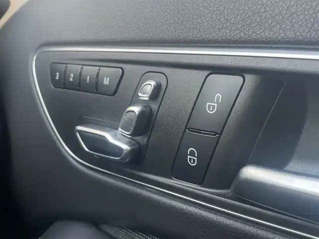 メルセデス・ベンツ Ａ１８０ AMG スタイル 宮崎県 2017(平29)年 6万km 白 純正HDDナビゲーション/　AM FM CD　DVD BT　/バックカメラ/衝突軽減ブレーキ/純正18インチアルミ/LEDヘッドライト/パドルシフト/クルーズコントロール/ハーフレザーシート/ウィンカーミラー/電動格納ミラー/スマートキー/プッシュスタート