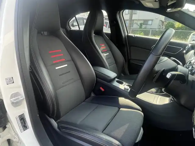 メルセデス・ベンツ Ａ１８０ AMG スタイル 宮崎県 2017(平29)年 6万km 白 純正HDDナビゲーション/　AM FM CD　DVD BT　/バックカメラ/衝突軽減ブレーキ/純正18インチアルミ/LEDヘッドライト/パドルシフト/クルーズコントロール/ハーフレザーシート/ウィンカーミラー/電動格納ミラー/スマートキー/プッシュスタート