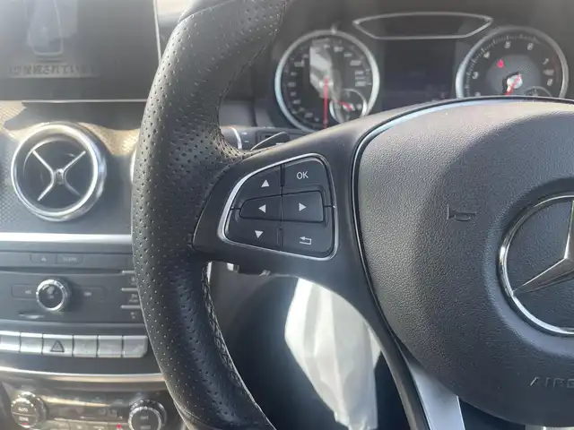 メルセデス・ベンツ Ａ１８０ AMG スタイル 宮崎県 2017(平29)年 6万km 白 純正HDDナビゲーション/　AM FM CD　DVD BT　/バックカメラ/衝突軽減ブレーキ/純正18インチアルミ/LEDヘッドライト/パドルシフト/クルーズコントロール/ハーフレザーシート/ウィンカーミラー/電動格納ミラー/スマートキー/プッシュスタート