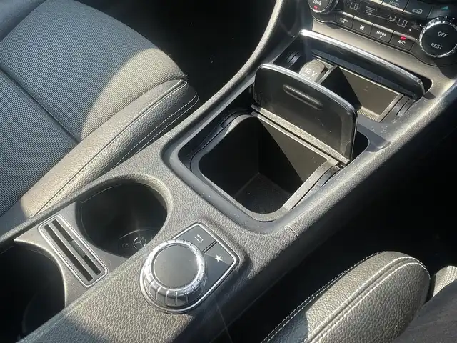 メルセデス・ベンツ Ａ１８０ AMG スタイル 宮崎県 2017(平29)年 6万km 白 純正HDDナビゲーション/　AM FM CD　DVD BT　/バックカメラ/衝突軽減ブレーキ/純正18インチアルミ/LEDヘッドライト/パドルシフト/クルーズコントロール/ハーフレザーシート/ウィンカーミラー/電動格納ミラー/スマートキー/プッシュスタート
