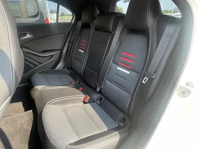 メルセデス・ベンツ Ａ１８０ AMG スタイル 宮崎県 2017(平29)年 6万km 白 純正HDDナビゲーション/　AM FM CD　DVD BT　/バックカメラ/衝突軽減ブレーキ/純正18インチアルミ/LEDヘッドライト/パドルシフト/クルーズコントロール/ハーフレザーシート/ウィンカーミラー/電動格納ミラー/スマートキー/プッシュスタート