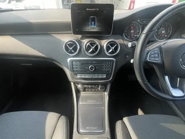 メルセデス・ベンツ Ａ１８０ AMG スタイル 宮崎県 2017(平29)年 6万km 白 純正HDDナビゲーション/　AM FM CD　DVD BT　/バックカメラ/衝突軽減ブレーキ/純正18インチアルミ/LEDヘッドライト/パドルシフト/クルーズコントロール/ハーフレザーシート/ウィンカーミラー/電動格納ミラー/スマートキー/プッシュスタート