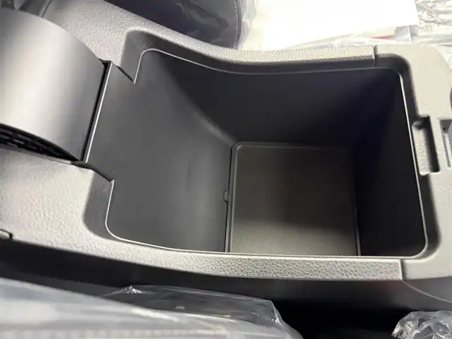 ホンダ ヴェゼル ハイブリッド e:HEV Z 愛知県 2025(令7)年 0.1千km 黒 登録済未使用車/登録時走行距離3km/純正ディスプレイオーディオ/フルセグTV/Bluetooth/USB/AppleCarPlay/AndroidAuto/バックカメラ/ホンダセンシング/衝突軽減ブレーキ/レーンキープアシスト/アダプティブクルーズコントロール/前後コーナーセンサー/ブラインドスポットインフォメーション/先行車発進お知らせ機能/ハーフレザーシート/前席シートヒーター/本革ステアリング/ステアリングヒーター/電動リアゲート/ビルトインETC2.0/ワイヤレス充電/オートブレーキホールド/ステリングスイッチ/スマートキー/スペアキー