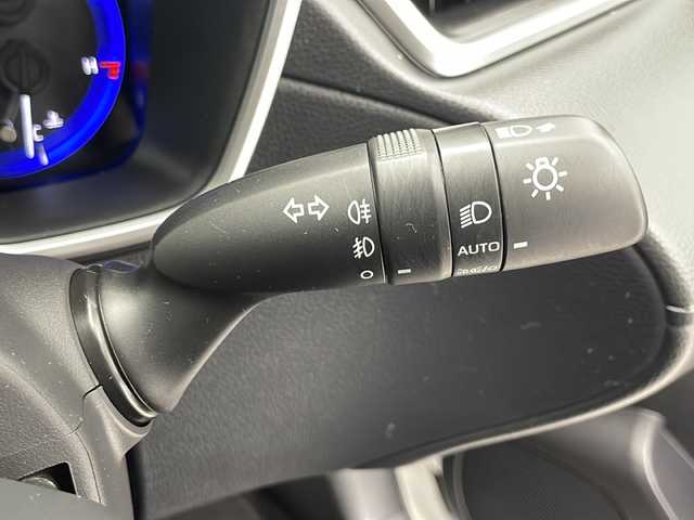 トヨタ カローラ クロス ハイブリッド Z 千葉県 2022(令4)年 2.1万km プラチナホワイトパールマイカ モデリスタエアロ　/ディスプレイオーディオ　/全方位モニター/フルセグＴＶ　/Ｂｌｕｅｔｏｏｔｈ　Ｍｉｒａｃａｓｔ　ＵＳＢ　/ハーフレザーシート　/Ｄ席パワーシート　/前席シートヒーター　/パワーバックドア　/衝突被害軽減ブレーキ　/ＢＳＭ/前後コーナーセンサー/追従クルーズコントロール/レーンキープアシスト/ステアリングヒーター/LEDヘッドライト/純正フロアマット/スマートキー