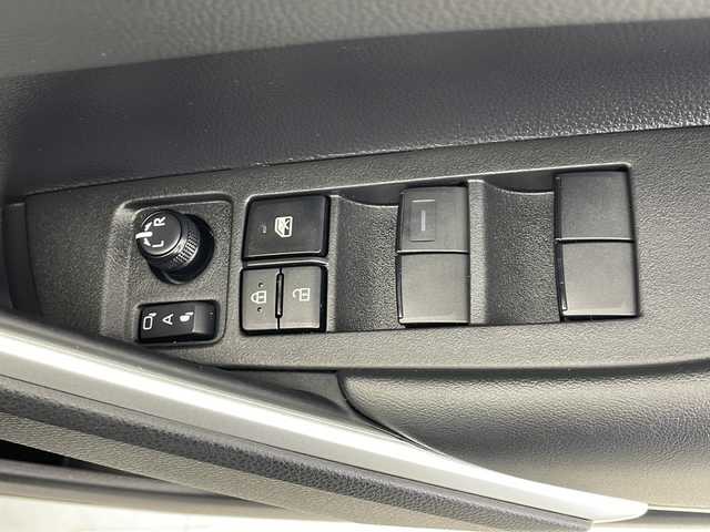 トヨタ カローラ クロス ハイブリッド Z 千葉県 2022(令4)年 2.1万km プラチナホワイトパールマイカ モデリスタエアロ　/ディスプレイオーディオ　/全方位モニター/フルセグＴＶ　/Ｂｌｕｅｔｏｏｔｈ　Ｍｉｒａｃａｓｔ　ＵＳＢ　/ハーフレザーシート　/Ｄ席パワーシート　/前席シートヒーター　/パワーバックドア　/衝突被害軽減ブレーキ　/ＢＳＭ/前後コーナーセンサー/追従クルーズコントロール/レーンキープアシスト/ステアリングヒーター/LEDヘッドライト/純正フロアマット/スマートキー