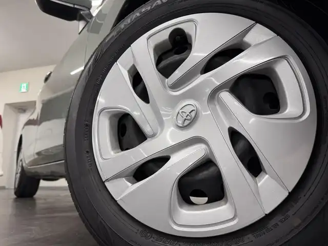 トヨタ アクア G 三重県 2021(令3)年 7.2万km アーバンカーキ ハイブリッド/FF/インパネCVT/純正 7インチ ディスプレイオーディオ＋ナビ/（AM/FM/USB/Bluetooth/Miracast/CarPlay/AndroidAuto）/バックガイドモニター/ETC/Toyota Safety Sense/・プリクラッシュセーフティ/・レーントレーシングアシスト/・レーダークルコン/・オートハイビーム/・ロードサインアシスト/・パーキングサポートブレーキ（前後静止物）/・先行車発進告知機能/など/装備/・AC100V アクセサリーコンセント（1500W・非常時給電システム付）x1/・LEDヘッドランプ/・オートライト/・オートエアコン/・ステアリングスイッチ/・プッシュスタート/・電動格納ドアミラー/・純正ホイールキャップ＋15インチスチールホイール/・スマートキーx1/など