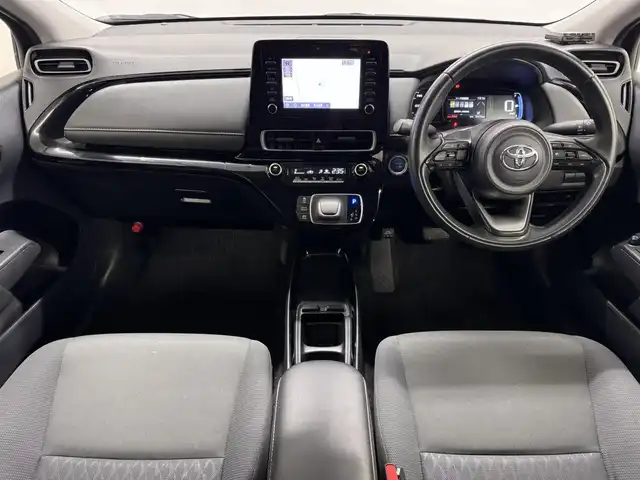 トヨタ アクア G 三重県 2021(令3)年 7.2万km アーバンカーキ ハイブリッド/FF/インパネCVT/純正 7インチ ディスプレイオーディオ＋ナビ/（AM/FM/USB/Bluetooth/Miracast/CarPlay/AndroidAuto）/バックガイドモニター/ETC/Toyota Safety Sense/・プリクラッシュセーフティ/・レーントレーシングアシスト/・レーダークルコン/・オートハイビーム/・ロードサインアシスト/・パーキングサポートブレーキ（前後静止物）/・先行車発進告知機能/など/装備/・AC100V アクセサリーコンセント（1500W・非常時給電システム付）x1/・LEDヘッドランプ/・オートライト/・オートエアコン/・ステアリングスイッチ/・プッシュスタート/・電動格納ドアミラー/・純正ホイールキャップ＋15インチスチールホイール/・スマートキーx1/など
