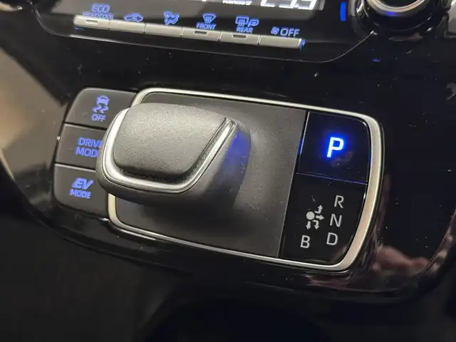 トヨタ アクア G 三重県 2021(令3)年 7.2万km アーバンカーキ ハイブリッド/FF/インパネCVT/純正 7インチ ディスプレイオーディオ＋ナビ/（AM/FM/USB/Bluetooth/Miracast/CarPlay/AndroidAuto）/バックガイドモニター/ETC/Toyota Safety Sense/・プリクラッシュセーフティ/・レーントレーシングアシスト/・レーダークルコン/・オートハイビーム/・ロードサインアシスト/・パーキングサポートブレーキ（前後静止物）/・先行車発進告知機能/など/装備/・AC100V アクセサリーコンセント（1500W・非常時給電システム付）x1/・LEDヘッドランプ/・オートライト/・オートエアコン/・ステアリングスイッチ/・プッシュスタート/・電動格納ドアミラー/・純正ホイールキャップ＋15インチスチールホイール/・スマートキーx1/など