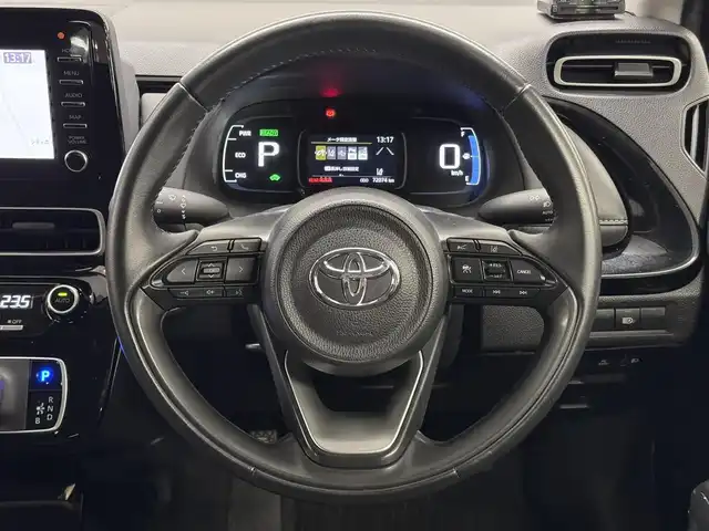 トヨタ アクア G 三重県 2021(令3)年 7.2万km アーバンカーキ ハイブリッド/FF/インパネCVT/純正 7インチ ディスプレイオーディオ＋ナビ/（AM/FM/USB/Bluetooth/Miracast/CarPlay/AndroidAuto）/バックガイドモニター/ETC/Toyota Safety Sense/・プリクラッシュセーフティ/・レーントレーシングアシスト/・レーダークルコン/・オートハイビーム/・ロードサインアシスト/・パーキングサポートブレーキ（前後静止物）/・先行車発進告知機能/など/装備/・AC100V アクセサリーコンセント（1500W・非常時給電システム付）x1/・LEDヘッドランプ/・オートライト/・オートエアコン/・ステアリングスイッチ/・プッシュスタート/・電動格納ドアミラー/・純正ホイールキャップ＋15インチスチールホイール/・スマートキーx1/など