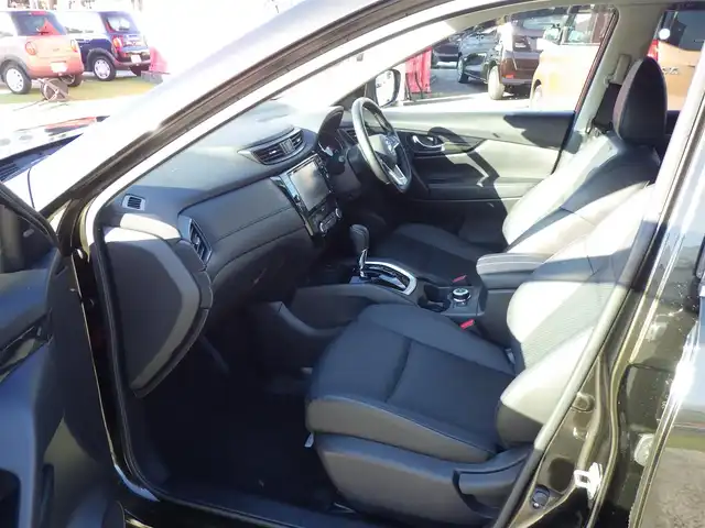 日産 エクストレイル 20Xi 千葉県 2019(令1)年 5.7万km チタニウムカーキ エマージェンシーブレーキ/プロパイロット/インテリジェントクルーズコントロール/インテリジェントルームミラー/パワーバックドア/純正SDナビ/地デジTV/【DVD/CD再生機能　Bluetooth接続】/アラウンドビューモニター/ドライブレコーダー/ETC/LEDヘッドライト/フォグライト/ウインカーミラー/コーナーセンサー/純正18インチアルミホイル/インテリジェントキー