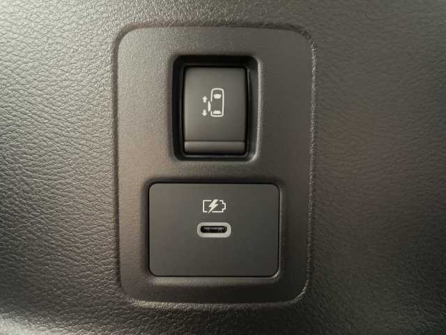 日産 セレナ e－パワー ハイウェイスター V 神奈川県 2025(令7)年 0.1千km プリズムホワイト 登録済未使用車/アドバンスドドライブアシストディスプレイ（12.3インチカラーディスプレイ）/NissanConnectナビゲーションシステム（地デジ内蔵）/後席専用モニターHDMI NissanConnectナビ付車用/インテリジェントアラウンドビューモニター（移動物 検知機能付）/プロパイロット（ナビリンク機能付）/クルーズコントロール/ブラインドスポットモニター/インテリジェントルームミラー/両側パワースライドドア/統合型インターフェースディスプレイ/ワイヤレス充電器/6スピーカー/ビルトインETC2.0ユニット/ドライブレコーダー（前後セット）/プロパイロット緊急停止支援システム（SOSコール機能付）/アダプティブLEDヘッドライトシステム/オートレベライザー/オートマチックハイビーム/取扱説明書/保証書