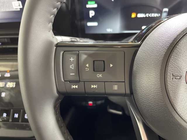 日産 セレナ e－パワー ハイウェイスター V 神奈川県 2025(令7)年 0.1千km プリズムホワイト 登録済未使用車/アドバンスドドライブアシストディスプレイ（12.3インチカラーディスプレイ）/NissanConnectナビゲーションシステム（地デジ内蔵）/後席専用モニターHDMI NissanConnectナビ付車用/インテリジェントアラウンドビューモニター（移動物 検知機能付）/プロパイロット（ナビリンク機能付）/クルーズコントロール/ブラインドスポットモニター/インテリジェントルームミラー/両側パワースライドドア/統合型インターフェースディスプレイ/ワイヤレス充電器/6スピーカー/ビルトインETC2.0ユニット/ドライブレコーダー（前後セット）/プロパイロット緊急停止支援システム（SOSコール機能付）/アダプティブLEDヘッドライトシステム/オートレベライザー/オートマチックハイビーム/取扱説明書/保証書