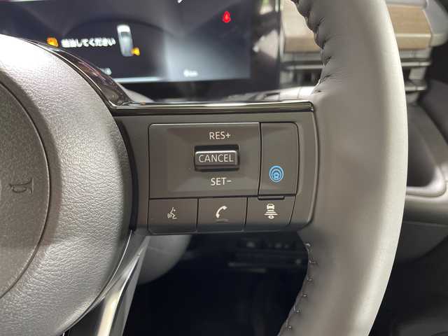 日産 セレナ e－パワー ハイウェイスター V 神奈川県 2025(令7)年 0.1千km プリズムホワイト 登録済未使用車/アドバンスドドライブアシストディスプレイ（12.3インチカラーディスプレイ）/NissanConnectナビゲーションシステム（地デジ内蔵）/後席専用モニターHDMI NissanConnectナビ付車用/インテリジェントアラウンドビューモニター（移動物 検知機能付）/プロパイロット（ナビリンク機能付）/クルーズコントロール/ブラインドスポットモニター/インテリジェントルームミラー/両側パワースライドドア/統合型インターフェースディスプレイ/ワイヤレス充電器/6スピーカー/ビルトインETC2.0ユニット/ドライブレコーダー（前後セット）/プロパイロット緊急停止支援システム（SOSコール機能付）/アダプティブLEDヘッドライトシステム/オートレベライザー/オートマチックハイビーム/取扱説明書/保証書