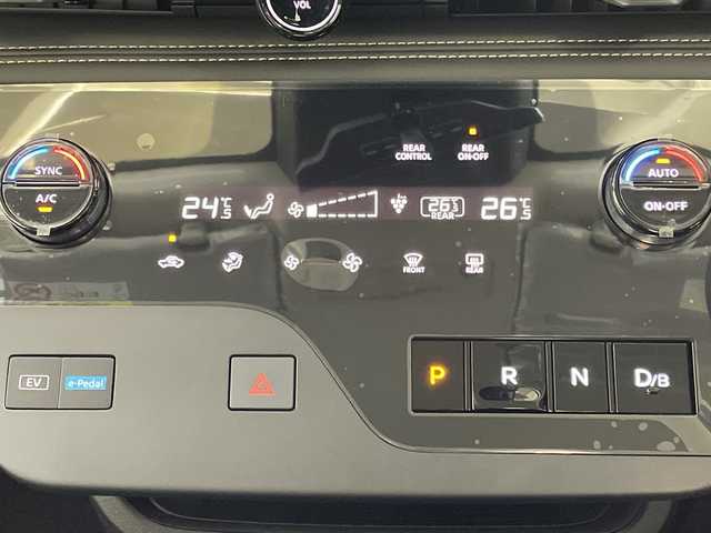 日産 セレナ e－パワー ハイウェイスター V 神奈川県 2025(令7)年 0.1千km プリズムホワイト 登録済未使用車/アドバンスドドライブアシストディスプレイ（12.3インチカラーディスプレイ）/NissanConnectナビゲーションシステム（地デジ内蔵）/後席専用モニターHDMI NissanConnectナビ付車用/インテリジェントアラウンドビューモニター（移動物 検知機能付）/プロパイロット（ナビリンク機能付）/クルーズコントロール/ブラインドスポットモニター/インテリジェントルームミラー/両側パワースライドドア/統合型インターフェースディスプレイ/ワイヤレス充電器/6スピーカー/ビルトインETC2.0ユニット/ドライブレコーダー（前後セット）/プロパイロット緊急停止支援システム（SOSコール機能付）/アダプティブLEDヘッドライトシステム/オートレベライザー/オートマチックハイビーム/取扱説明書/保証書