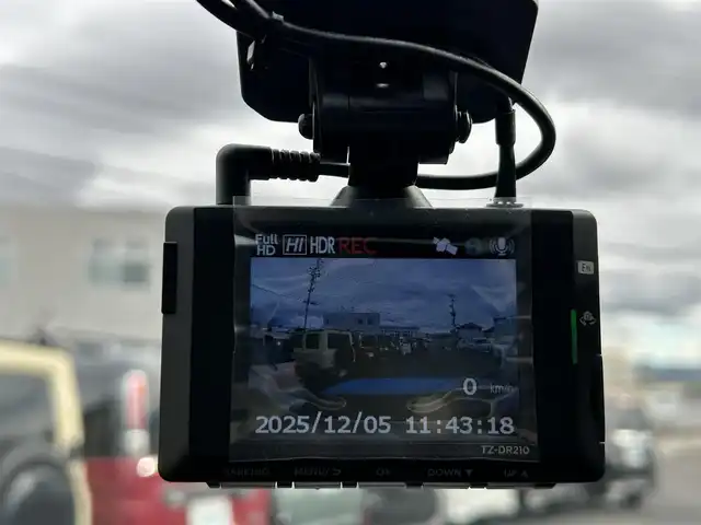 トヨタ ライズ Z 福島県 2022(令4)年 0.4万km ブラックマイカメタリック/ターコイズブルーマイカメタリック スマートアシスト/・衝突警報/・衝突回避支援ブレーキ機能/・標識認識機能/・先行車発進お知らせ機能/・アダプティブクルーズコントロール/・レーンキープコントロール/・車線逸脱警報機能/・車線逸脱抑制制御機能/・ふらつき警報/・路側逸脱警報/・誤発進抑制機能/ブラインドスポットモニター/ディスプレイオーディオ/【USB/HDMI/Bluetooth/TV/applecarplay/AndroidAuto】/バックカメラ/前後ドライブレコーダー/前席シートヒーター/LEDヘッドライト/・オートライト/・LEDフォグランプ/スマートキー/・プッシュスタート/ステアリングリモコン/純正フロアマット/純正ドアバイザー