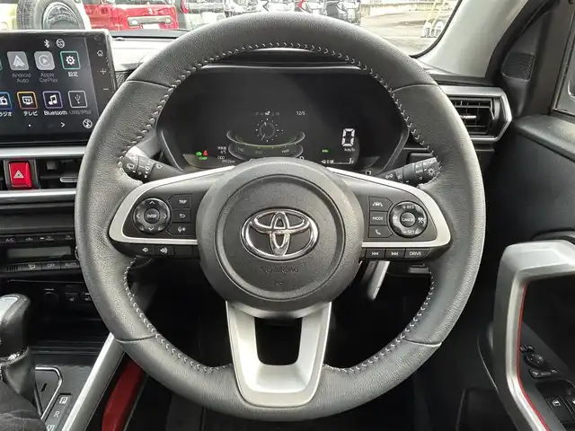 トヨタ ライズ Z 福島県 2022(令4)年 0.4万km ブラックマイカメタリック/ターコイズブルーマイカメタリック スマートアシスト/・衝突警報/・衝突回避支援ブレーキ機能/・標識認識機能/・先行車発進お知らせ機能/・アダプティブクルーズコントロール/・レーンキープコントロール/・車線逸脱警報機能/・車線逸脱抑制制御機能/・ふらつき警報/・路側逸脱警報/・誤発進抑制機能/ブラインドスポットモニター/ディスプレイオーディオ/【USB/HDMI/Bluetooth/TV/applecarplay/AndroidAuto】/バックカメラ/前後ドライブレコーダー/前席シートヒーター/LEDヘッドライト/・オートライト/・LEDフォグランプ/スマートキー/・プッシュスタート/ステアリングリモコン/純正フロアマット/純正ドアバイザー