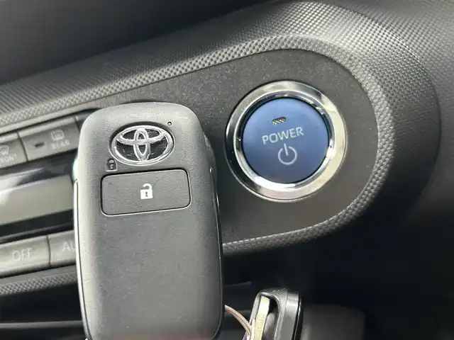 トヨタ ライズ Z 福島県 2022(令4)年 0.4万km ブラックマイカメタリック/ターコイズブルーマイカメタリック スマートアシスト/・衝突警報/・衝突回避支援ブレーキ機能/・標識認識機能/・先行車発進お知らせ機能/・アダプティブクルーズコントロール/・レーンキープコントロール/・車線逸脱警報機能/・車線逸脱抑制制御機能/・ふらつき警報/・路側逸脱警報/・誤発進抑制機能/ブラインドスポットモニター/ディスプレイオーディオ/【USB/HDMI/Bluetooth/TV/applecarplay/AndroidAuto】/バックカメラ/前後ドライブレコーダー/前席シートヒーター/LEDヘッドライト/・オートライト/・LEDフォグランプ/スマートキー/・プッシュスタート/ステアリングリモコン/純正フロアマット/純正ドアバイザー