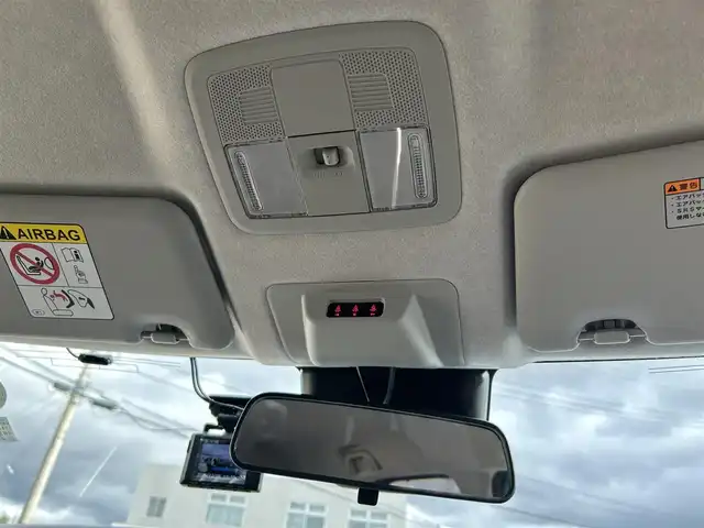 トヨタ ライズ Z 福島県 2022(令4)年 0.4万km ブラックマイカメタリック/ターコイズブルーマイカメタリック スマートアシスト/・衝突警報/・衝突回避支援ブレーキ機能/・標識認識機能/・先行車発進お知らせ機能/・アダプティブクルーズコントロール/・レーンキープコントロール/・車線逸脱警報機能/・車線逸脱抑制制御機能/・ふらつき警報/・路側逸脱警報/・誤発進抑制機能/ブラインドスポットモニター/ディスプレイオーディオ/【USB/HDMI/Bluetooth/TV/applecarplay/AndroidAuto】/バックカメラ/前後ドライブレコーダー/前席シートヒーター/LEDヘッドライト/・オートライト/・LEDフォグランプ/スマートキー/・プッシュスタート/ステアリングリモコン/純正フロアマット/純正ドアバイザー