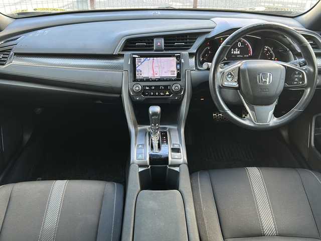 ホンダ シビック ハッチバック 広島県 2018(平30)年 5万km クリスタルブラックパール Honda SENSING/・衝突軽減ブレーキ〈CMBS〉/・渋滞追従機能付アダプティブ・クルーズ・コントロール/・LKAS〈車線維持支援システム〉/・路外逸脱抑制機能/・オートハイビーム/・標識認識機能/アジャイルハンドリングアシスト/純正ナビ（VXM-195VFi）/・フルセグ/CD/DVD/Bluetooth/SD/バックカメラ/革巻きステアリング/ステアリングスイッチ/パドルシフト/オートライト/シートヒーター/電動パーキングブレーキ/ブレーキホールド/スマートキー/プッシュスタート/ユピテルドライブレコーダー/ETC/ピアノブラック・フロントグリル/フロントスポイラー/純正１８インチアルミホイール/W+サイド+カーテンエアバック