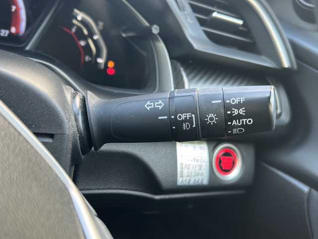 ホンダ シビック ハッチバック 広島県 2018(平30)年 5万km クリスタルブラックパール Honda SENSING/・衝突軽減ブレーキ〈CMBS〉/・渋滞追従機能付アダプティブ・クルーズ・コントロール/・LKAS〈車線維持支援システム〉/・路外逸脱抑制機能/・オートハイビーム/・標識認識機能/アジャイルハンドリングアシスト/純正ナビ（VXM-195VFi）/・フルセグ/CD/DVD/Bluetooth/SD/バックカメラ/革巻きステアリング/ステアリングスイッチ/パドルシフト/オートライト/シートヒーター/電動パーキングブレーキ/ブレーキホールド/スマートキー/プッシュスタート/ユピテルドライブレコーダー/ETC/ピアノブラック・フロントグリル/フロントスポイラー/純正１８インチアルミホイール/W+サイド+カーテンエアバック