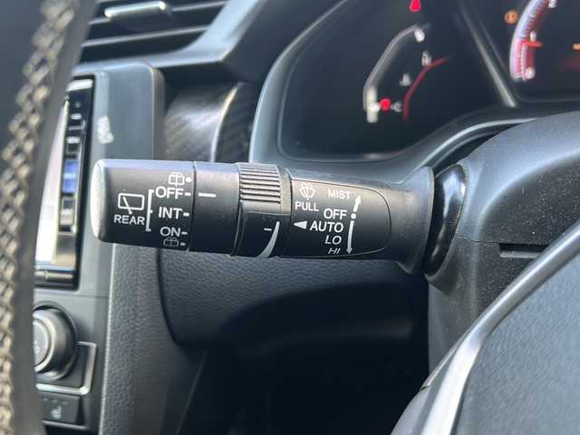 ホンダ シビック ハッチバック 広島県 2018(平30)年 5万km クリスタルブラックパール Honda SENSING/・衝突軽減ブレーキ〈CMBS〉/・渋滞追従機能付アダプティブ・クルーズ・コントロール/・LKAS〈車線維持支援システム〉/・路外逸脱抑制機能/・オートハイビーム/・標識認識機能/アジャイルハンドリングアシスト/純正ナビ（VXM-195VFi）/・フルセグ/CD/DVD/Bluetooth/SD/バックカメラ/革巻きステアリング/ステアリングスイッチ/パドルシフト/オートライト/シートヒーター/電動パーキングブレーキ/ブレーキホールド/スマートキー/プッシュスタート/ユピテルドライブレコーダー/ETC/ピアノブラック・フロントグリル/フロントスポイラー/純正１８インチアルミホイール/W+サイド+カーテンエアバック