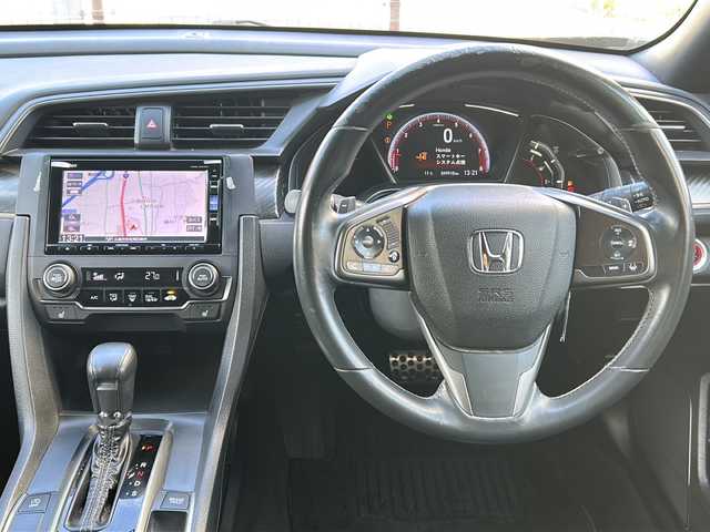 ホンダ シビック ハッチバック 広島県 2018(平30)年 5万km クリスタルブラックパール Honda SENSING/・衝突軽減ブレーキ〈CMBS〉/・渋滞追従機能付アダプティブ・クルーズ・コントロール/・LKAS〈車線維持支援システム〉/・路外逸脱抑制機能/・オートハイビーム/・標識認識機能/アジャイルハンドリングアシスト/純正ナビ（VXM-195VFi）/・フルセグ/CD/DVD/Bluetooth/SD/バックカメラ/革巻きステアリング/ステアリングスイッチ/パドルシフト/オートライト/シートヒーター/電動パーキングブレーキ/ブレーキホールド/スマートキー/プッシュスタート/ユピテルドライブレコーダー/ETC/ピアノブラック・フロントグリル/フロントスポイラー/純正１８インチアルミホイール/W+サイド+カーテンエアバック