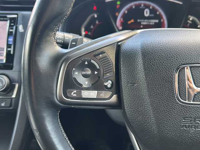 ホンダ シビック ハッチバック 広島県 2018(平30)年 5万km クリスタルブラックパール Honda SENSING/・衝突軽減ブレーキ〈CMBS〉/・渋滞追従機能付アダプティブ・クルーズ・コントロール/・LKAS〈車線維持支援システム〉/・路外逸脱抑制機能/・オートハイビーム/・標識認識機能/アジャイルハンドリングアシスト/純正ナビ（VXM-195VFi）/・フルセグ/CD/DVD/Bluetooth/SD/バックカメラ/革巻きステアリング/ステアリングスイッチ/パドルシフト/オートライト/シートヒーター/電動パーキングブレーキ/ブレーキホールド/スマートキー/プッシュスタート/ユピテルドライブレコーダー/ETC/ピアノブラック・フロントグリル/フロントスポイラー/純正１８インチアルミホイール/W+サイド+カーテンエアバック