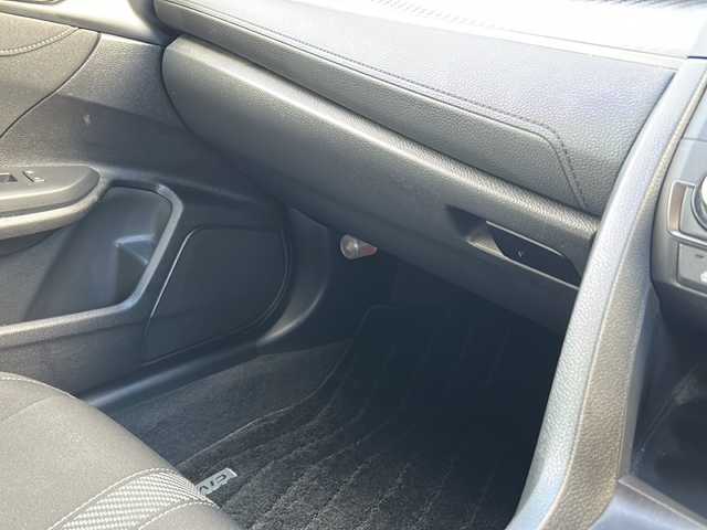 ホンダ シビック ハッチバック 広島県 2018(平30)年 5万km クリスタルブラックパール Honda SENSING/・衝突軽減ブレーキ〈CMBS〉/・渋滞追従機能付アダプティブ・クルーズ・コントロール/・LKAS〈車線維持支援システム〉/・路外逸脱抑制機能/・オートハイビーム/・標識認識機能/アジャイルハンドリングアシスト/純正ナビ（VXM-195VFi）/・フルセグ/CD/DVD/Bluetooth/SD/バックカメラ/革巻きステアリング/ステアリングスイッチ/パドルシフト/オートライト/シートヒーター/電動パーキングブレーキ/ブレーキホールド/スマートキー/プッシュスタート/ユピテルドライブレコーダー/ETC/ピアノブラック・フロントグリル/フロントスポイラー/純正１８インチアルミホイール/W+サイド+カーテンエアバック