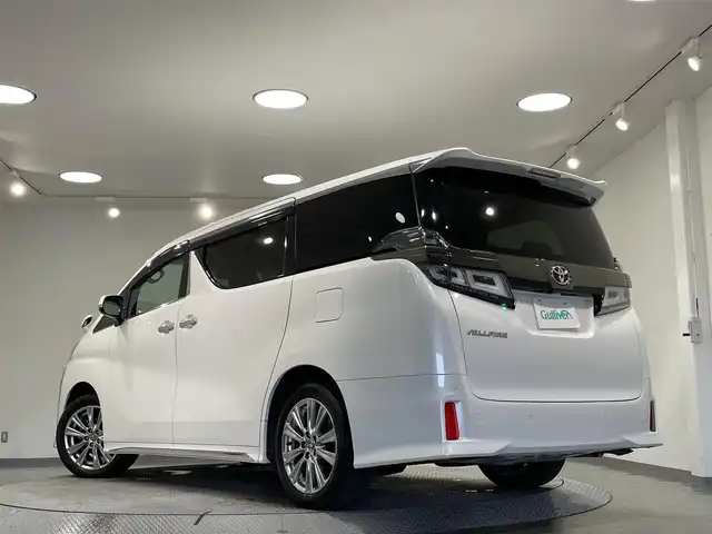トヨタ ヴェルファイア ゴールデンアイズⅡ 愛知県 2022(令4)年 4.7万km ホワイトパールクリスタルシャイン 純正９インチディスプレイオーディオナビ/（AM/FM/DVD/BT/フルセグTV）/CD・DVDデッキ/純正フリップダウンモニター/100V電源/トヨタセーフティセンス/　　-レーダークルーズコントロール/　　-衝突被害軽減ブレーキ/　　-レーントレーシングアシスト/　　-アイドリングストップ/　　-ロードサインアシスト/バックカメラ/プッシュスタートボタン/　　-スマートキー/両側パワースライドドア/パワーバックドア/横滑り防止装置/ビルトインETC/三眼LEDヘッドライト/クリアランスソナー