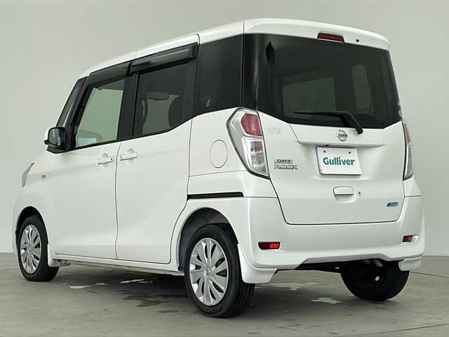 日産 デイズ ルークス X 鹿児島県 2014(平26)年 3.9万km ホワイトパール 純正ＳＤナビ　/（フルセグＴＶ/CD/SD/USB)/バックカメラ　/アラウンドビューモニター　/片側パワースライドドア　/サーキュレーター　/オートエアコン　/ＵＳＢ入力端子　/アイドリングストップ　/純正フロアマット　/スペアキー１本