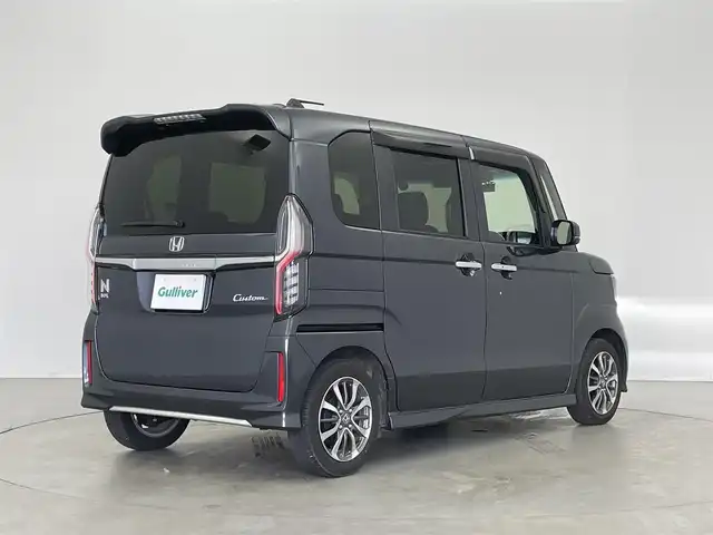 ホンダ Ｎ ＢＯＸ カスタム EX 埼玉県 2022(令4)年 1万km メテオロイドグレーメタリック ・ワンオーナー/・USBポート×３/・バックモニター/・クルーズシステム　追従有/・衝突被害軽減システム/・レーンキープアシスト/・コーナーセンサー　後ろのみ/・純正　ディスプレイオーディオ/　(AM/FM/CD/ワンセグ/USB/Bluetooth)/・ETC/・両側パワースライドドア/・ドライブレコーダー　前後/・エアバック　W+サイド/・純正　フロアマット/・純正　アルミホイール