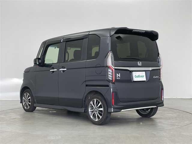 ホンダ Ｎ ＢＯＸ カスタム EX 埼玉県 2022(令4)年 1万km メテオロイドグレーメタリック ・ワンオーナー/・USBポート×３/・バックモニター/・クルーズシステム　追従有/・衝突被害軽減システム/・レーンキープアシスト/・コーナーセンサー　後ろのみ/・純正　ディスプレイオーディオ/　(AM/FM/CD/ワンセグ/USB/Bluetooth)/・ETC/・両側パワースライドドア/・ドライブレコーダー　前後/・エアバック　W+サイド/・純正　フロアマット/・純正　アルミホイール