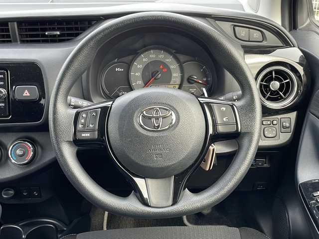 トヨタ ヴィッツ F セーフティエディション 新潟県 2018(平30)年 2.6万km ダークブルーマイカ 4WD/純正SDナビ(NSZT-W66T)/CD/DVD/BT/フルセグテレビ/バックカメラ/ETC/ドライブレコーダー/衝突被害軽減ブレーキ/レーンキープアシスト/ステアリングスイッチ/スマートキー/プッシュスタート/オートハイビーム/フォグランプ/社外14インチアルミホイール