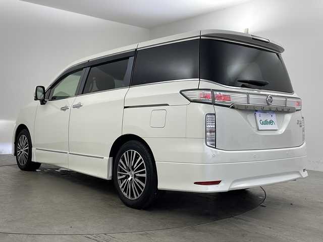 日産 エルグランド 350ハイウェイスター 兵庫県 2014(平26)年 6.9万km ブリリアントホワイトパール ・純正ナビ/AM/FM/CD/DVD/Bluetooth/TV/・フリップダウンモニター/・全周囲カメラ/・ビルトインETC/・クルーズコントロール/・衝突軽減ブレーキ/・横滑り防止装置/・盗難防止装置/・パワーバックドア/・両側パワースライド/・コーナーセンサー/・ハーフレザーシート/・オットマン/・電動リアゲート/・LEDヘッドライト/・オートライト/・ダブルオートエアコン/・プッシュスタートボタン/・スマートキー/・ステアリングリモコン/・純正18インチアルミホイール/・USBジャック/・純正フロアマット