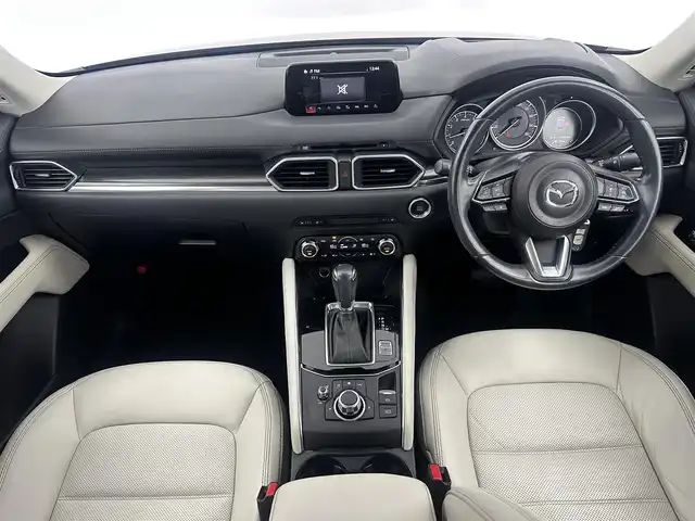 マツダ ＣＸ－５ 25S Lパッケージ 愛知県 2017(平29)年 3.1万km ソウルレッドクリスタルM HUD/ビルトインETC/ドライブレコーダー（前後）/純正SDナビ/バックカメラ/サイドカメラ（左側）/USBポート/ステアリングリモコン/ステアリングヒーター/合皮レザーシート（白）/パワーシート/シートメモリー/シートヒーター/iACTIVSENSE/ 　 ・スマートSCBS/　　・レーンキープアシスト/　　・レーダークルーズコントロール/　　・リアクロストラフィックアラート/　　・リアパーキングセンサー/　　・レーンディバーチャーワーニングシステム/スマートキー