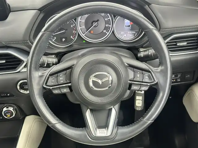 マツダ ＣＸ－５ 25S Lパッケージ 愛知県 2017(平29)年 3.1万km ソウルレッドクリスタルM HUD/ビルトインETC/ドライブレコーダー（前後）/純正SDナビ/バックカメラ/サイドカメラ（左側）/USBポート/ステアリングリモコン/ステアリングヒーター/合皮レザーシート（白）/パワーシート/シートメモリー/シートヒーター/iACTIVSENSE/ 　 ・スマートSCBS/　　・レーンキープアシスト/　　・レーダークルーズコントロール/　　・リアクロストラフィックアラート/　　・リアパーキングセンサー/　　・レーンディバーチャーワーニングシステム/スマートキー