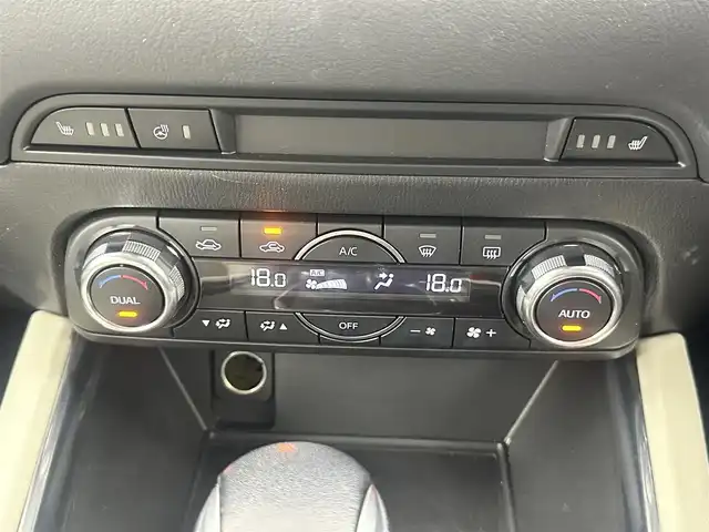 マツダ ＣＸ－５ 25S Lパッケージ 愛知県 2017(平29)年 3.1万km ソウルレッドクリスタルM HUD/ビルトインETC/ドライブレコーダー（前後）/純正SDナビ/バックカメラ/サイドカメラ（左側）/USBポート/ステアリングリモコン/ステアリングヒーター/合皮レザーシート（白）/パワーシート/シートメモリー/シートヒーター/iACTIVSENSE/ 　 ・スマートSCBS/　　・レーンキープアシスト/　　・レーダークルーズコントロール/　　・リアクロストラフィックアラート/　　・リアパーキングセンサー/　　・レーンディバーチャーワーニングシステム/スマートキー