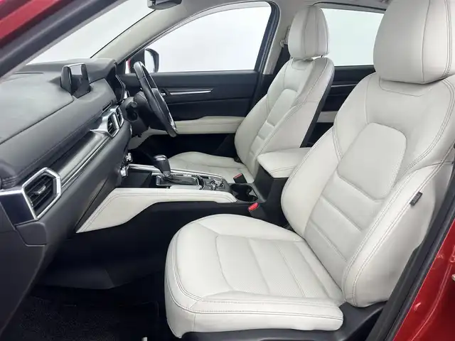 マツダ ＣＸ－５ 25S Lパッケージ 愛知県 2017(平29)年 3.1万km ソウルレッドクリスタルM HUD/ビルトインETC/ドライブレコーダー（前後）/純正SDナビ/バックカメラ/サイドカメラ（左側）/USBポート/ステアリングリモコン/ステアリングヒーター/合皮レザーシート（白）/パワーシート/シートメモリー/シートヒーター/iACTIVSENSE/ 　 ・スマートSCBS/　　・レーンキープアシスト/　　・レーダークルーズコントロール/　　・リアクロストラフィックアラート/　　・リアパーキングセンサー/　　・レーンディバーチャーワーニングシステム/スマートキー