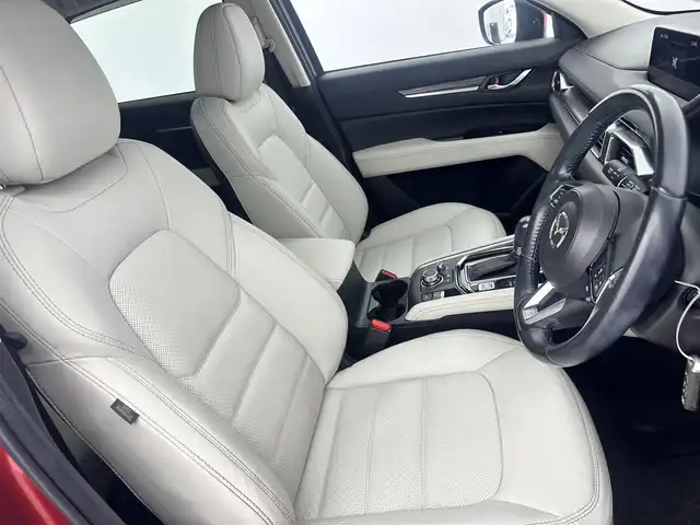 マツダ ＣＸ－５ 25S Lパッケージ 愛知県 2017(平29)年 3.1万km ソウルレッドクリスタルM HUD/ビルトインETC/ドライブレコーダー（前後）/純正SDナビ/バックカメラ/サイドカメラ（左側）/USBポート/ステアリングリモコン/ステアリングヒーター/合皮レザーシート（白）/パワーシート/シートメモリー/シートヒーター/iACTIVSENSE/ 　 ・スマートSCBS/　　・レーンキープアシスト/　　・レーダークルーズコントロール/　　・リアクロストラフィックアラート/　　・リアパーキングセンサー/　　・レーンディバーチャーワーニングシステム/スマートキー