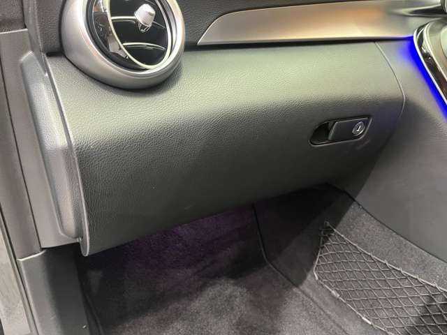 メルセデス・ベンツ Ｃ２２０ｄ アバンギャルド　AMGライン 千葉県 2019(令1)年 5.5万km オブシディアンブラック 後期型　/ＡＣＣ　/黒革シート/ナビ　/ＴＶ　/Ｂｌｕｅｔｏｏｔｈ接続　/Ｂカメラ　/シートヒーター　/ＬＥＤヘッドライト　/オートハイビーム　/衝突軽減Ｂ　/ＢＳＭ　/ＬＫＡ　/ＥＴＣ/ドラレコ　/禁煙車　/キーレスゴー