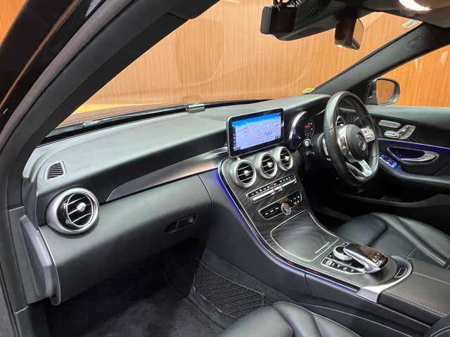 メルセデス・ベンツ Ｃ２２０ｄ アバンギャルド　AMGライン 千葉県 2019(令1)年 5.5万km オブシディアンブラック 後期型　/ＡＣＣ　/黒革シート/ナビ　/ＴＶ　/Ｂｌｕｅｔｏｏｔｈ接続　/Ｂカメラ　/シートヒーター　/ＬＥＤヘッドライト　/オートハイビーム　/衝突軽減Ｂ　/ＢＳＭ　/ＬＫＡ　/ＥＴＣ/ドラレコ　/禁煙車　/キーレスゴー
