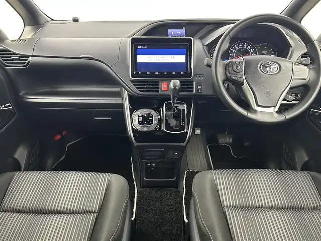 トヨタ ヴォクシー ZS 煌Ⅱ 千葉県 2020(令2)年 3.2万km ブラック セーフティセンス/（衝突回避支援パッケージ）/・プリクラッシュセーフティシステム/・レーンディパーチャーアラート/・オートマチックハイビーム/・先行車発進告知機能/純正9インチメモリーナビ/・フルセグTV/・Bluetoothオーディオ接続/・CD/DVD再生機能/・バックカメラ/純正12.1インチ後席モニター/両側パワースライドドア/前後コーナーセンサー/クルーズコントロール/LEDヘッドライト/スマートキー/ビルトインETC