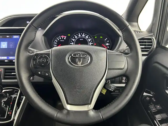 トヨタ ヴォクシー ZS 煌Ⅱ 千葉県 2020(令2)年 3.2万km ブラック セーフティセンス/（衝突回避支援パッケージ）/・プリクラッシュセーフティシステム/・レーンディパーチャーアラート/・オートマチックハイビーム/・先行車発進告知機能/純正9インチメモリーナビ/・フルセグTV/・Bluetoothオーディオ接続/・CD/DVD再生機能/・バックカメラ/純正12.1インチ後席モニター/両側パワースライドドア/前後コーナーセンサー/クルーズコントロール/LEDヘッドライト/スマートキー/ビルトインETC