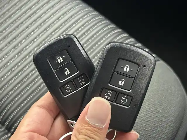 トヨタ ヴォクシー ZS 煌Ⅱ 千葉県 2020(令2)年 3.2万km ブラック セーフティセンス/（衝突回避支援パッケージ）/・プリクラッシュセーフティシステム/・レーンディパーチャーアラート/・オートマチックハイビーム/・先行車発進告知機能/純正9インチメモリーナビ/・フルセグTV/・Bluetoothオーディオ接続/・CD/DVD再生機能/・バックカメラ/純正12.1インチ後席モニター/両側パワースライドドア/前後コーナーセンサー/クルーズコントロール/LEDヘッドライト/スマートキー/ビルトインETC