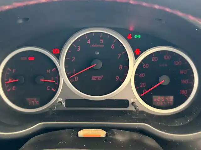 スバル インプレッサ ＷＲＸ STi 埼玉県 2004(平16)年 10.7万km パール 純正エアロ　/ＭＤ再生／ＣＤ再生　/純正１７インチアルミホイール　/純正フロアマット　/ハロゲンライト　/リモコンキー　/保証書/取扱説明書/禁煙車