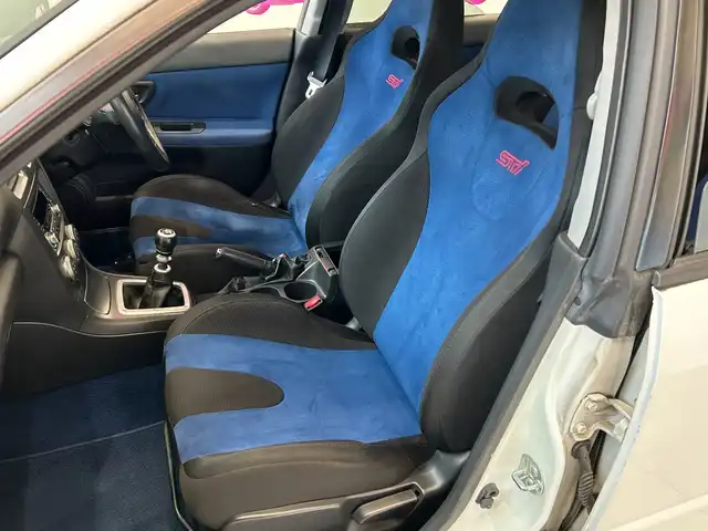 スバル インプレッサ ＷＲＸ STi 埼玉県 2004(平16)年 10.7万km パール 純正エアロ　/ＭＤ再生／ＣＤ再生　/純正１７インチアルミホイール　/純正フロアマット　/ハロゲンライト　/リモコンキー　/保証書/取扱説明書/禁煙車