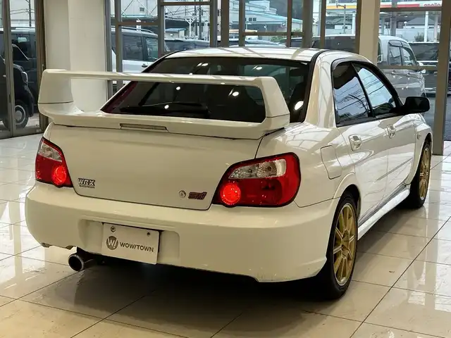 スバル インプレッサ ＷＲＸ STi 埼玉県 2004(平16)年 10.7万km パール 純正エアロ　/ＭＤ再生／ＣＤ再生　/純正１７インチアルミホイール　/純正フロアマット　/ハロゲンライト　/リモコンキー　/保証書/取扱説明書/禁煙車