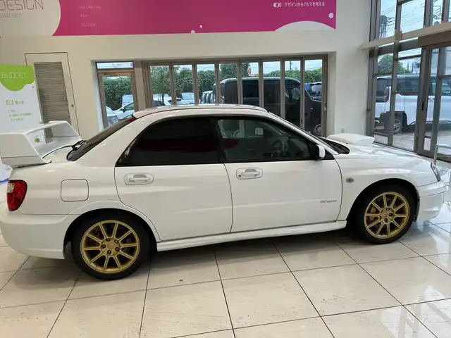 スバル インプレッサ ＷＲＸ STi 埼玉県 2004(平16)年 10.7万km パール 純正エアロ　/ＭＤ再生／ＣＤ再生　/純正１７インチアルミホイール　/純正フロアマット　/ハロゲンライト　/リモコンキー　/保証書/取扱説明書/禁煙車