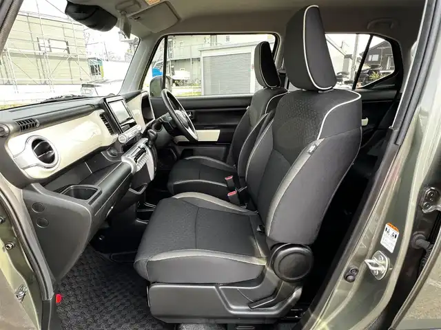 スズキ クロスビー HYBRID MV 道央・札幌 2024(令6)年 5.6万km タフカーキパールメタリック/ホワイト2トーン ４WD/社外メモリーナビ/AM/FM/BT/SD/CD/スズキセーフティサポート/衝突被害軽減ブレーキ/横滑り防止装置/ダウンヒルアシストコントロール/グリップコントロール/レーダークルーズコントロール/レーンキープアシスト/クリアランスソナー/バックカメラ/ビルトインETC/アイドリングストップ/SNOWMODE/SPORTMODE/前席シートヒーター/ステアリングリモコン/パドルシフト/MTモード付AT/プッシュスタート/ハロゲンヘッドライト/オートライト/オートマチックハイビーム/ヘッドライトレベライザー/電動格納ミラー/ヒーテッドドアミラー/純正フロアマット